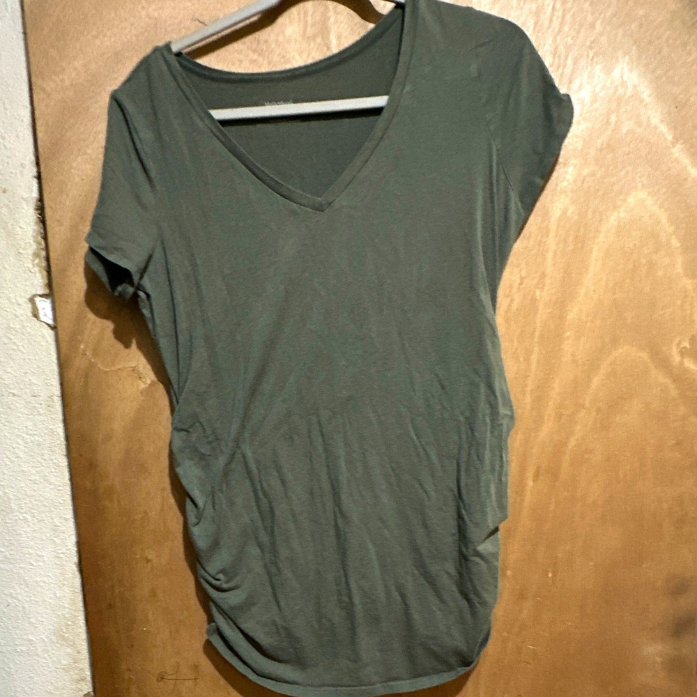 Motherhood Maternity Maternity V-Neck Ruched Sides Short Sleeve Tee Green L